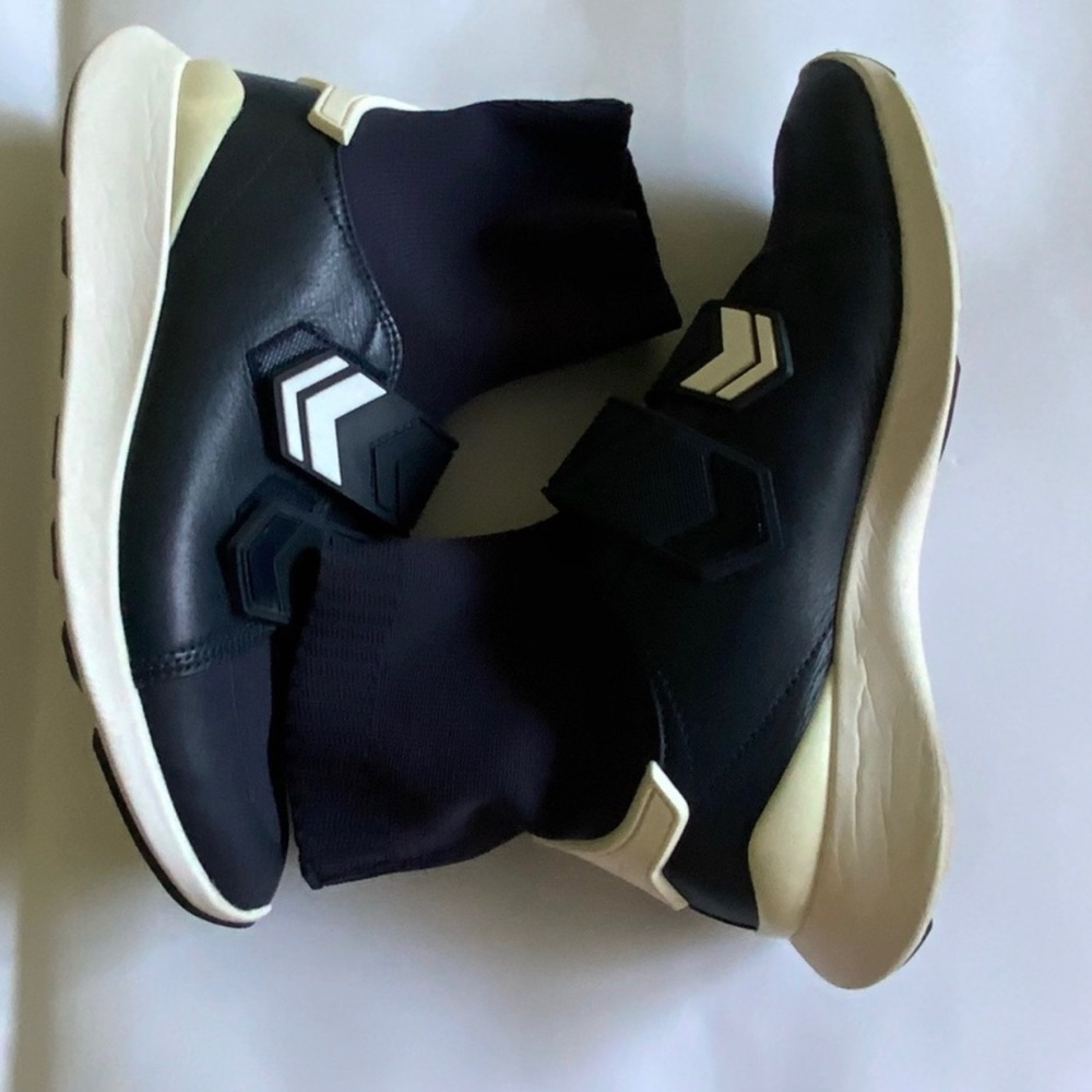 TORY BURCH Navy/White Women's Chevron Strap Sock Sneakers